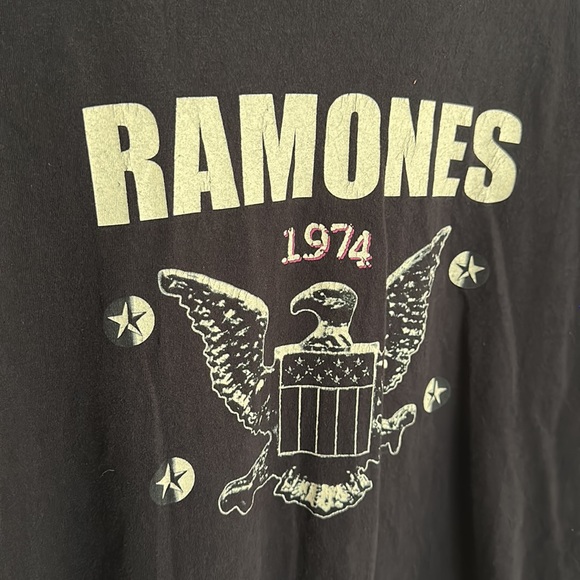 VINTAGE RAMONES BAND TEE - Picture 3 of 6